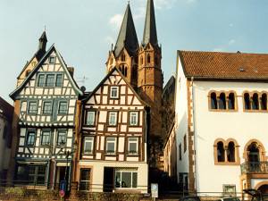 Gelnhausen mit Blick auf die über 700 Jahre alte Marienkirche