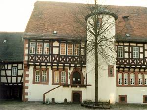 In diesem Haus verbrachten die in Hanau geborenen Gebrüder Grimm ihre Jugend